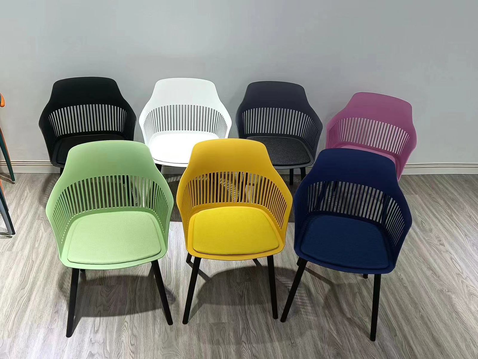 Plastic stools in Katraj Pune – stackable colourful plastic stools